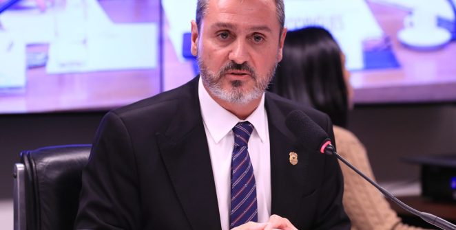 Dino anula afastamento e devolve comando da PF a Andrei Rodrigues
