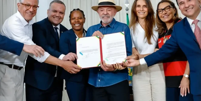 Lula sanciona Lei nº 15.522, que cria diretrizes permanentes para o futebol feminino