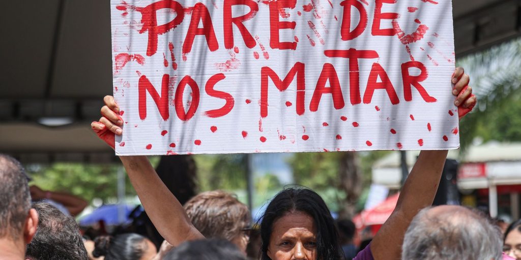 Movimentos sociais entregam ao TSE relatório sobre violência política contra mulheres