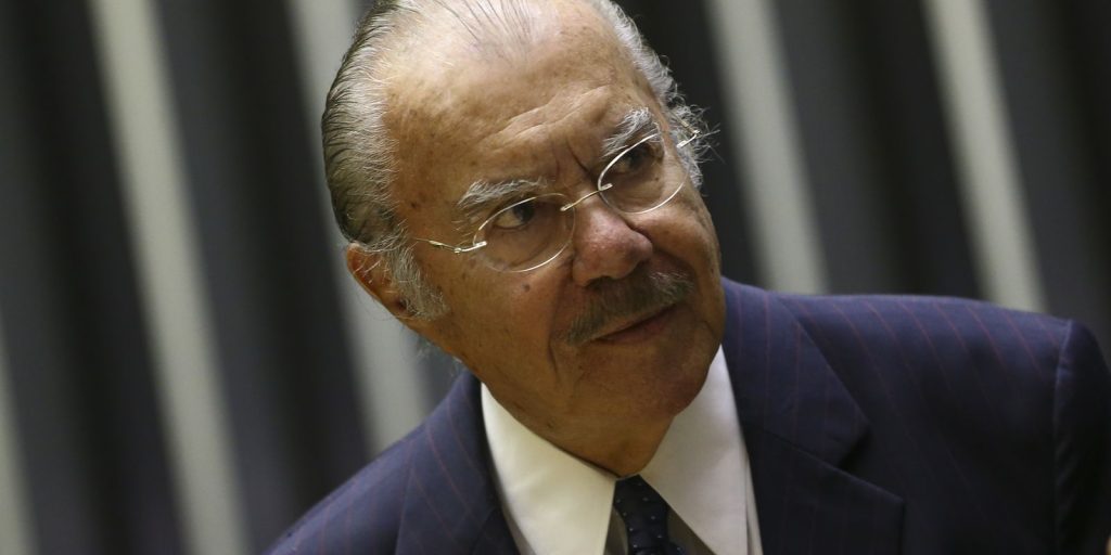 José Sarney, de 96 anos, permanece internado em São Paulo com quadro estável