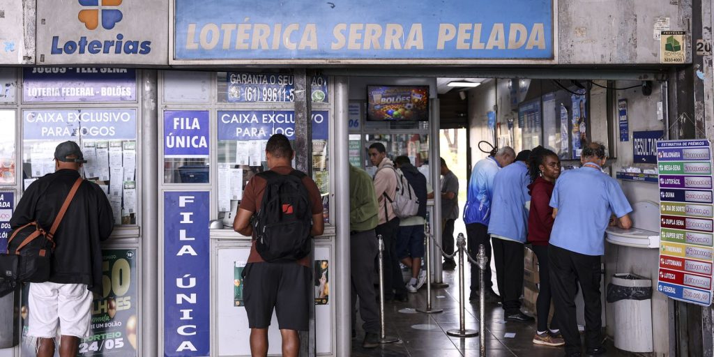 Mega-Sena sorteia R$ 28 milhões neste domingo; apostas terminam neste sábado