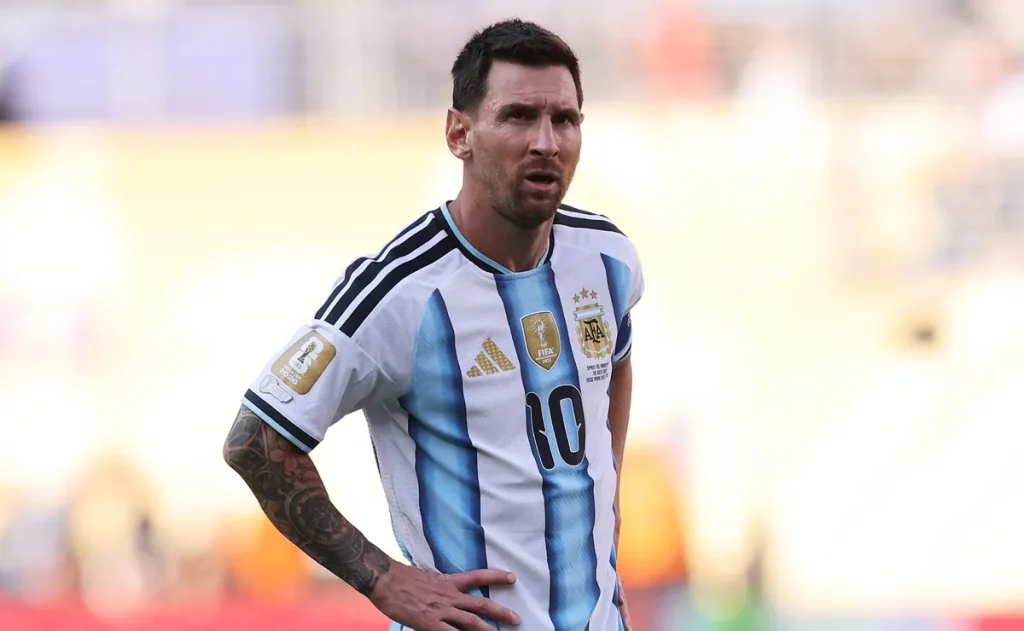 Quem herdará a camisa 10 da Argentina após a aposentadoria de Messi?