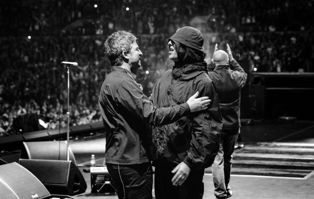 Abbey Road Music Photography Awards 2026 anuncia finalistas com Oasis, Charli XCX e Fontaines D.C.