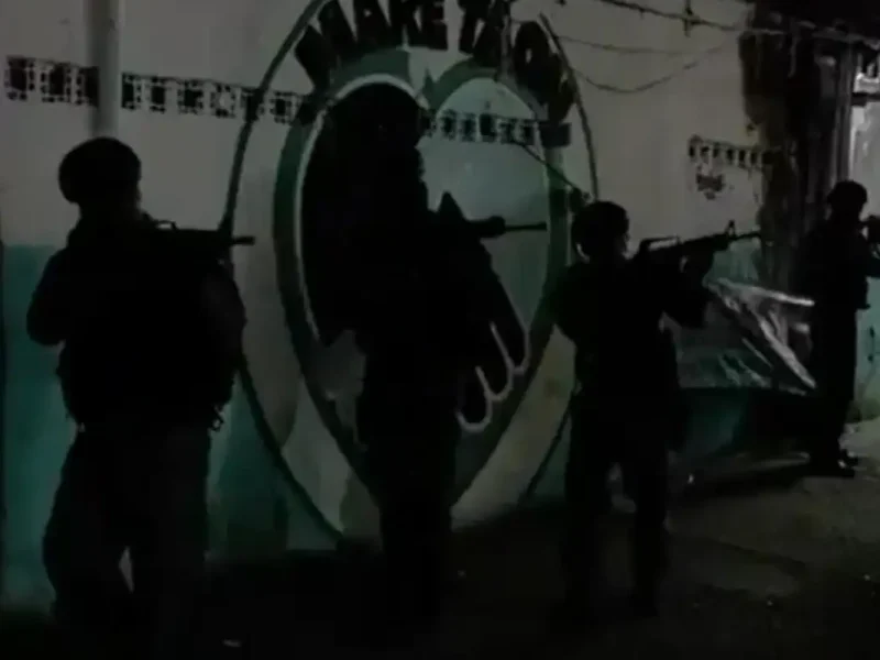 Operação no Complexo da Maré prende 12 suspeitos e apreende 12 fuzis; três morreram