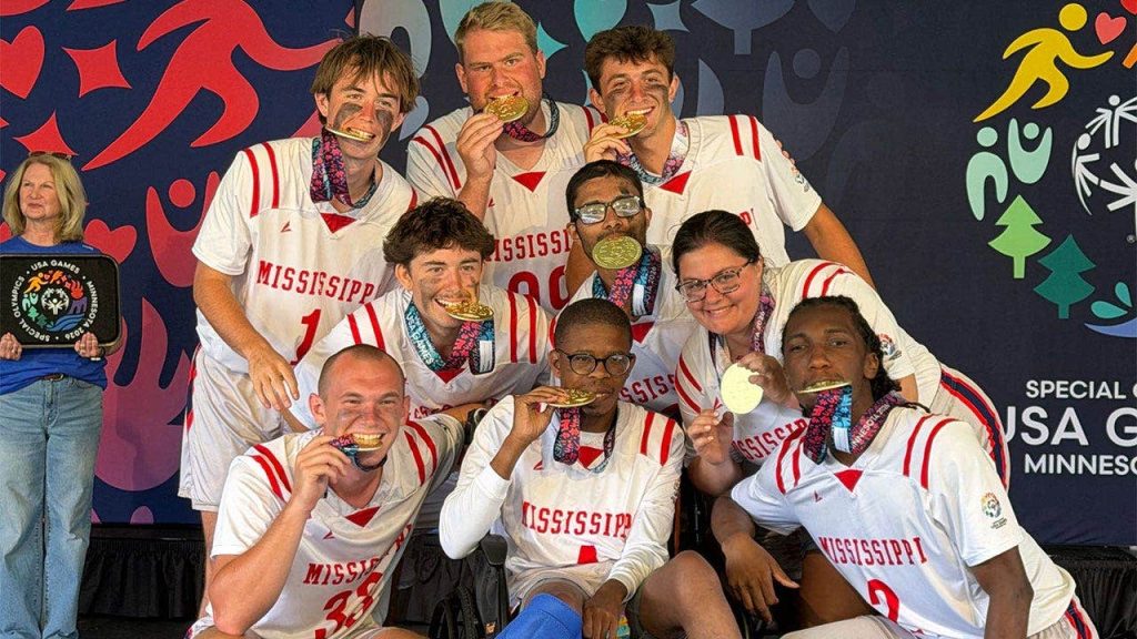 Ole Miss celebra título nacional de flag football da Special Olympics antes de duelo contra LSU