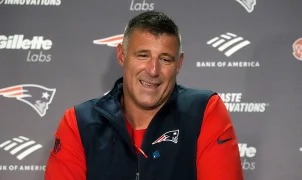 NBC reminds pregame viewers about Mike Vrabel-Dianna Russini scandal coach and Patriots want to forget