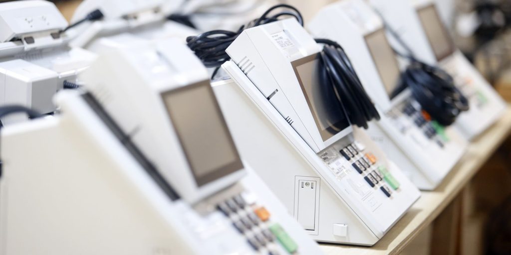 TRE-SP inicia preparação de mais de 114 mil urnas para o segundo turno
