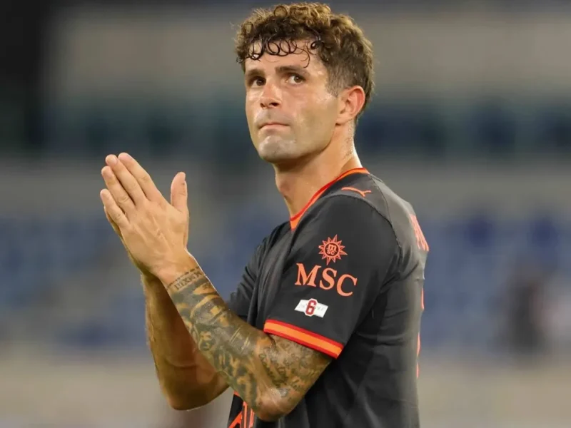 Pulisic começa como titular no Milan contra o Sassuolo pela Serie A
