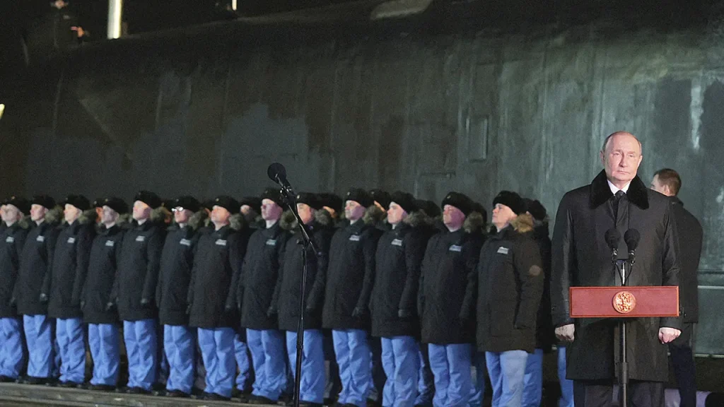 Submarinos nucleares russos da classe Yasen-M pressionam defesas da OTAN no Ártico, alerta ex-comandante