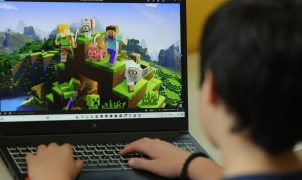 Oftalmologista alerta para olho seco em crianças e adolescentes pelo uso excessivo de telas