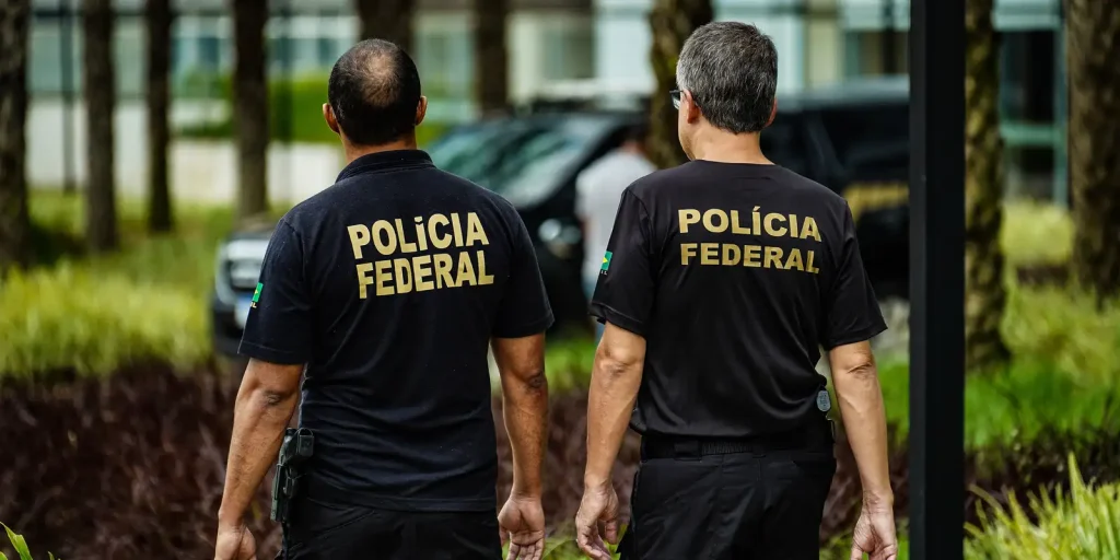 Polícia Federal cumpre mandados em Valença por apologia ao nazismo