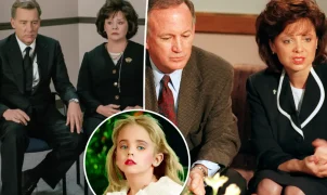 Melissa McCarthy e Clive Owen surgem caracterizados como pais de JonBenét Ramsey em nova produção da Netflix