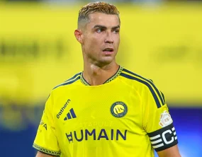Ronaldo marca de cabeça, Al Nassr vence o Abha e se junta à liderança do Saudita