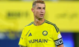 Ronaldo marca de cabeça, Al Nassr vence o Abha e se junta à liderança do Saudita