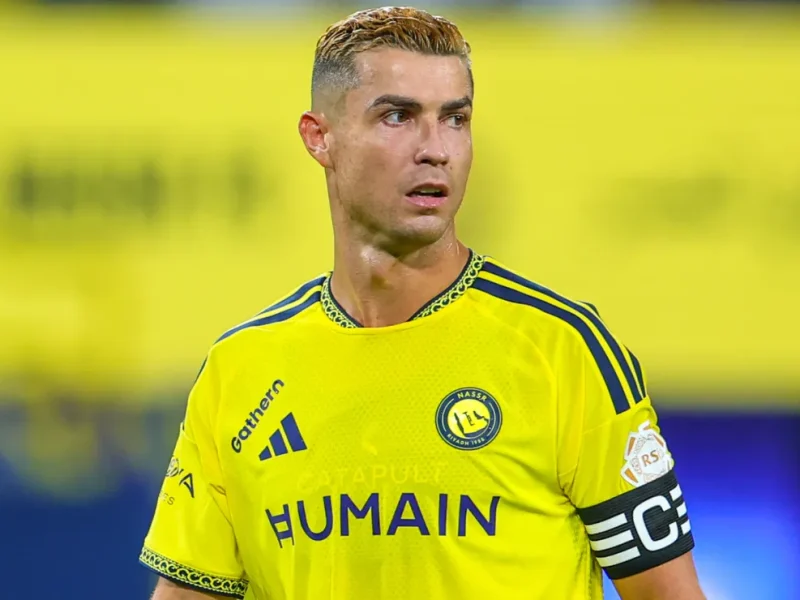 Ronaldo marca de cabeça, Al Nassr vence o Abha e se junta à liderança do Saudita