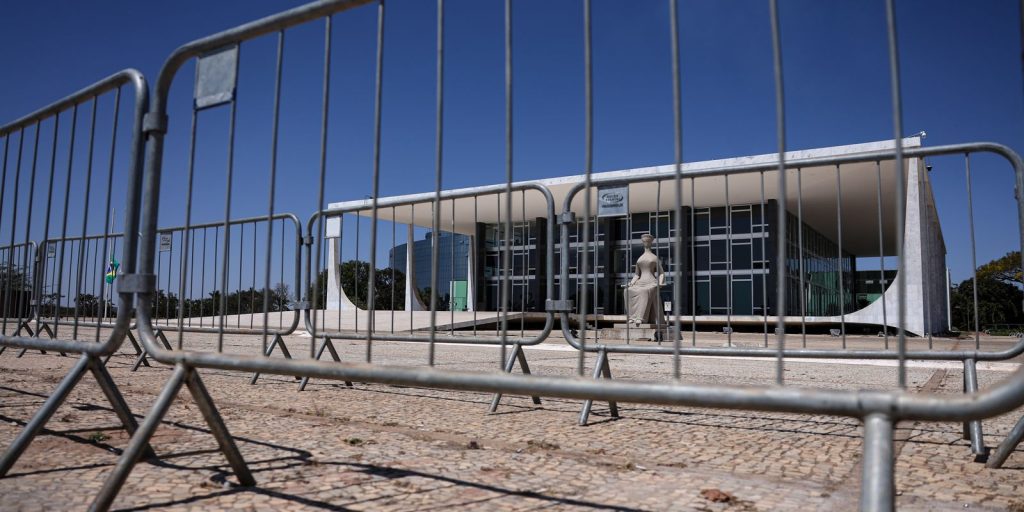 Esquema especial de segurança cerca o STF para julgamento sobre Moraes nesta terça