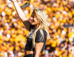 Spicy Sophie Cunningham loves our vets and football season, 380-pound high school TANK & sad Rutgers fireworks