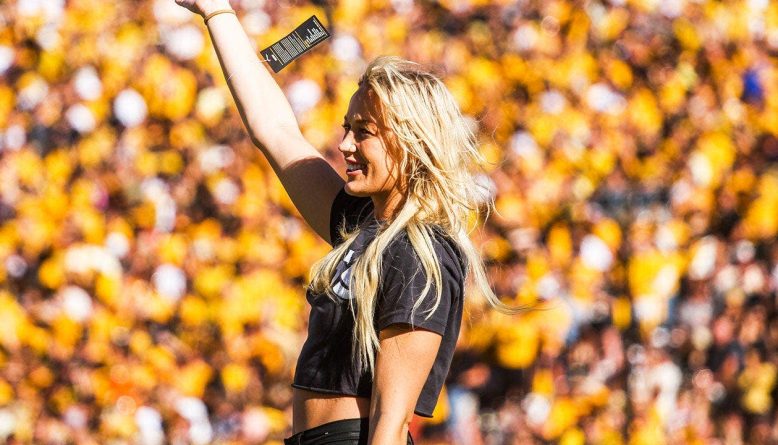 Spicy Sophie Cunningham loves our vets and football season, 380-pound high school TANK & sad Rutgers fireworks