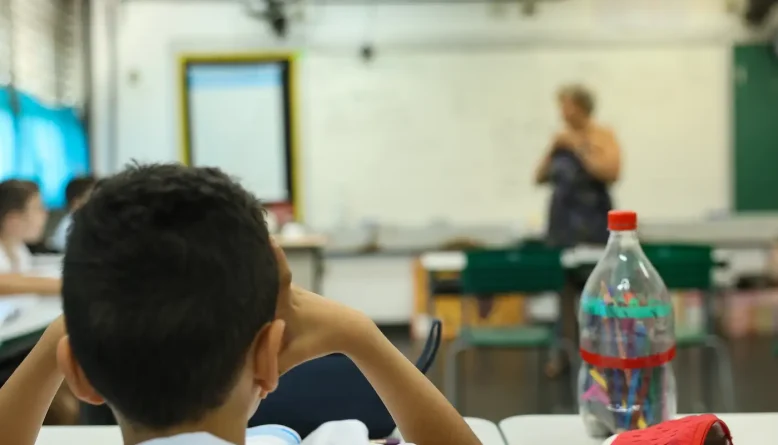 Brasil gasta por aluno um terço da média da OCDE, mas investe mais do PIB em educação