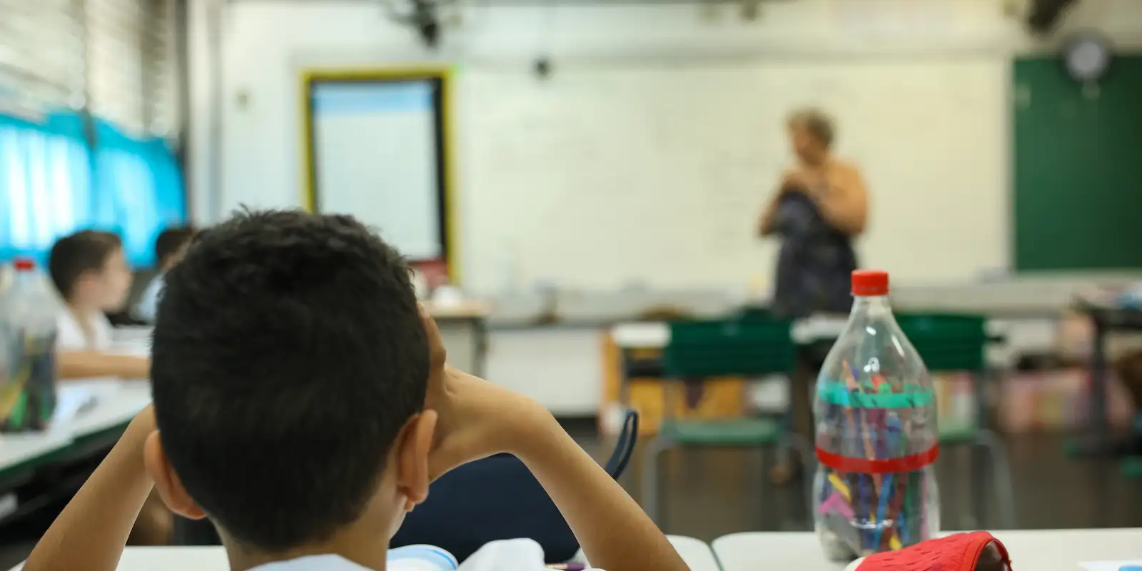 Brasil gasta por aluno um terço da média da OCDE, mas investe mais do PIB em educação