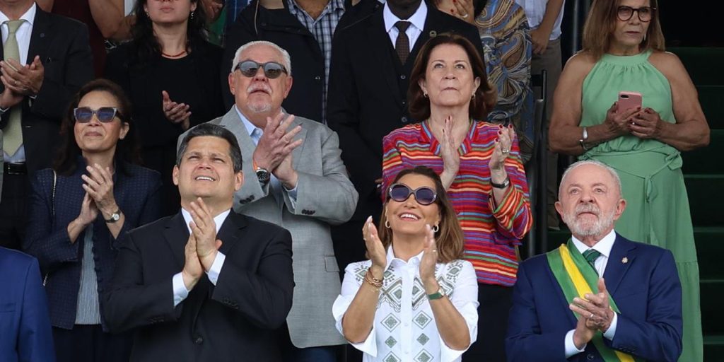 Desfile de 7 de Setembro em Brasília destaca soberania, combate à violência contra a mulher e Copa Feminina