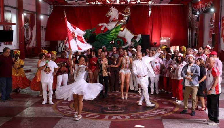 Rádio Nacional celebra 90 anos com clipe ao lado da Estácio de Sá