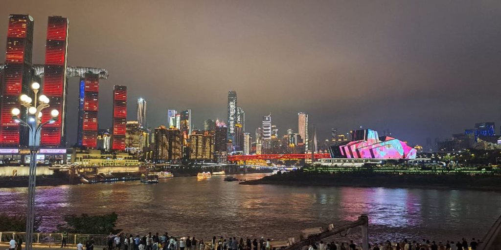 Chongqing: a metrópole de 32 milhões que impulsiona a indústria e a logística da China