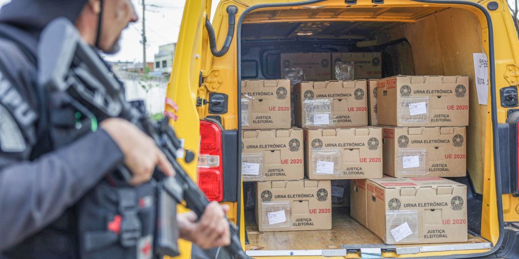 TSE conclui fase de lacração e distribuição das urnas para o primeiro turno