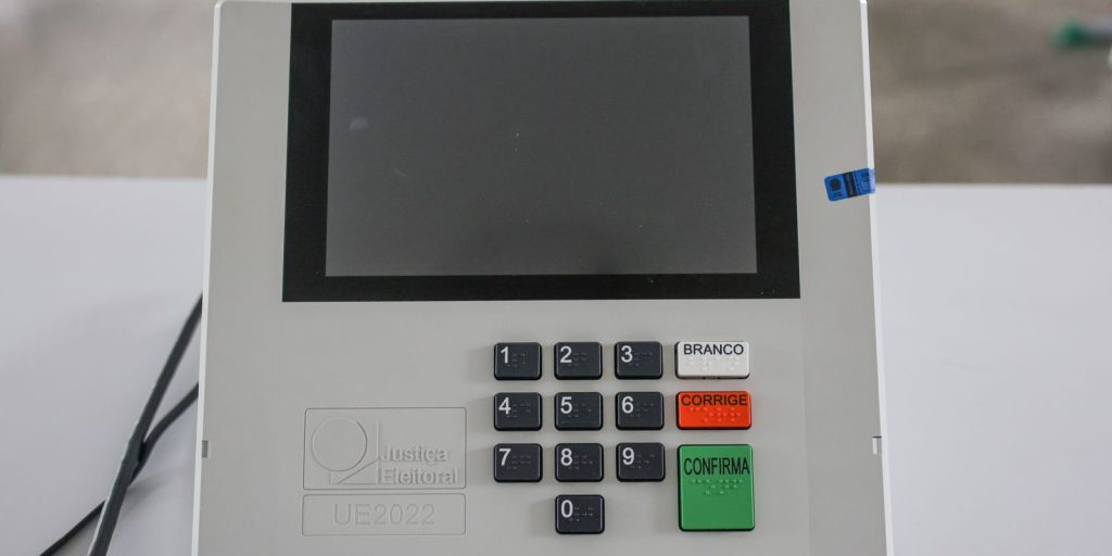 PF apreende R$ 80 mil e celulares em operação contra suspeita de compra de votos no norte de Minas