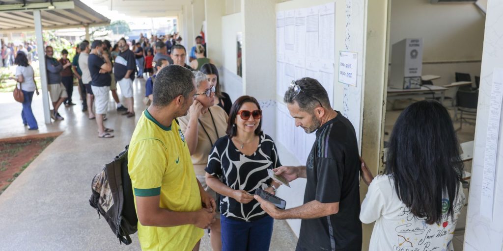 Eleitor que trabalha no dia da votação pode se ausentar sem desconto no salário