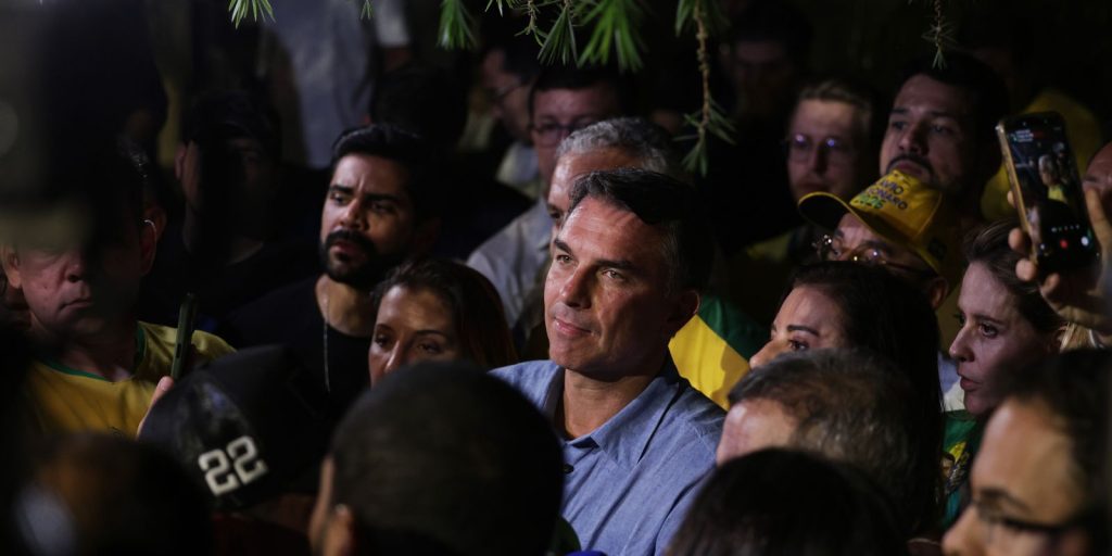 Flávio Bolsonaro condiciona abertura de sigilos a exigências sobre Lula