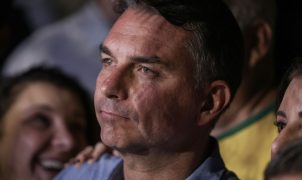 Mendonça multa campanha de Flávio Bolsonaro em R$ 5 mil por impulsionamento irregular
