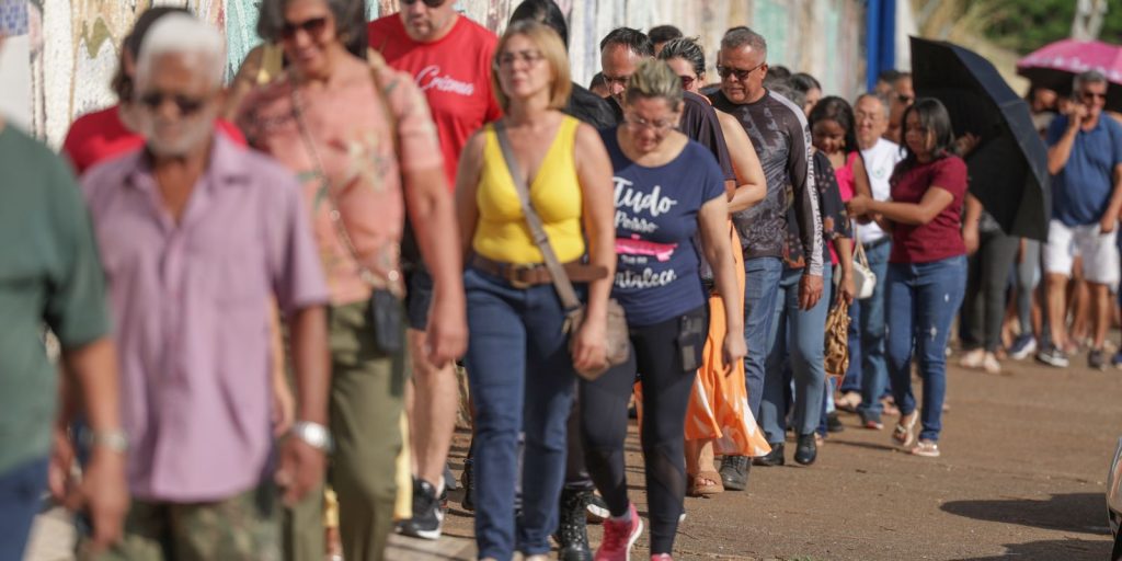 Lula pede prorrogação da votação e critica prefeitos por falhas no transporte