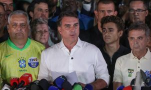 Flávio Bolsonaro contesta resultado e pede anulação da eleição presidencial
