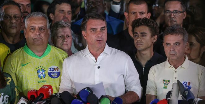 Flávio Bolsonaro contesta resultado e pede anulação da eleição presidencial