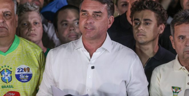 PF cancela passaportes de Flávio Bolsonaro após descumprimento de ordem de Moraes