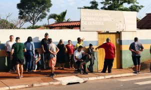 Em Águas Lindas de Goiás, eleitores voltam à escola que nasceu em um curral