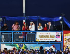 Lula chama de ato vergonhoso saída de Flávio Bolsonaro do Brasil