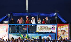 Lula chama de ato vergonhoso saída de Flávio Bolsonaro do Brasil
