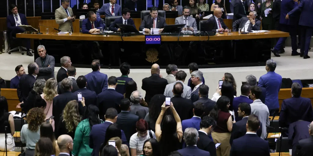 Alcolumbre agenda para quarta-feira votação da PEC que acaba com a escala 6×1