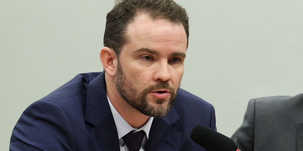 Durigan confirma MP do Imposto Seletivo e governo renova subvenção de R$ 2,12 ao diesel