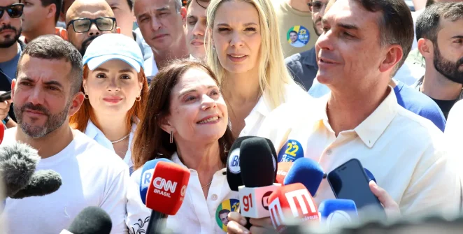 Flávio Bolsonaro promete manter Bolsa Família e Farmácia Popular e declara guerra a facções