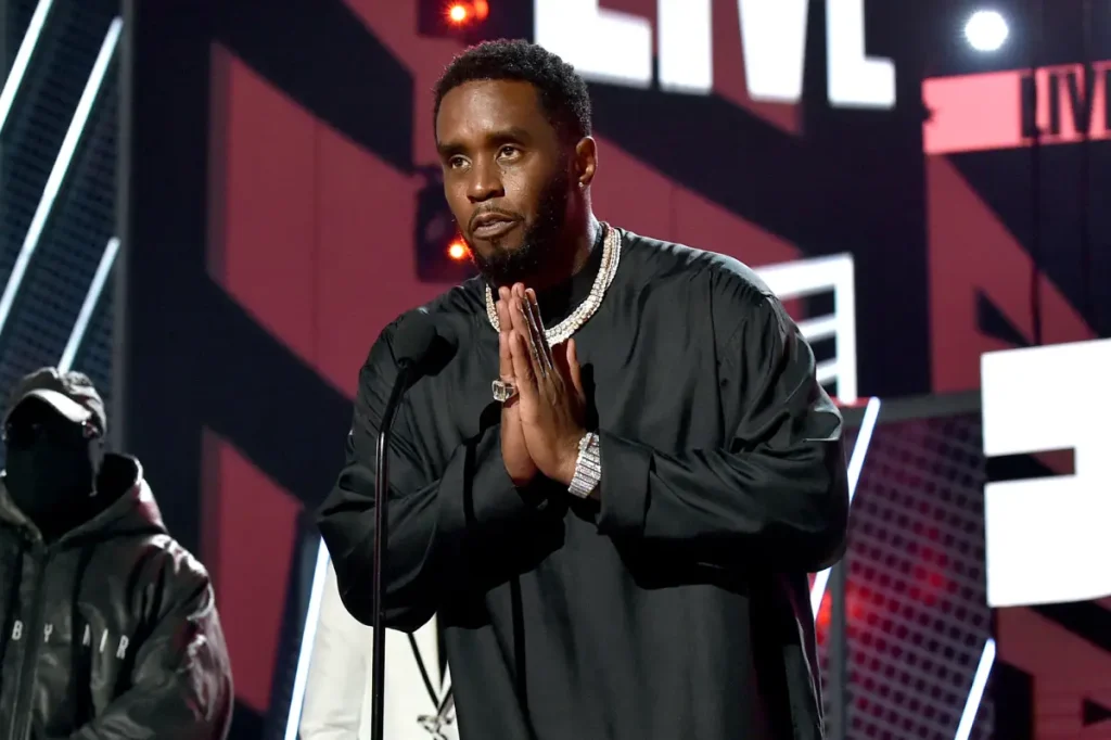 Sean Diddy Combs é levado de prisão em Nova Jersey a hospital após ferimento na cabeça