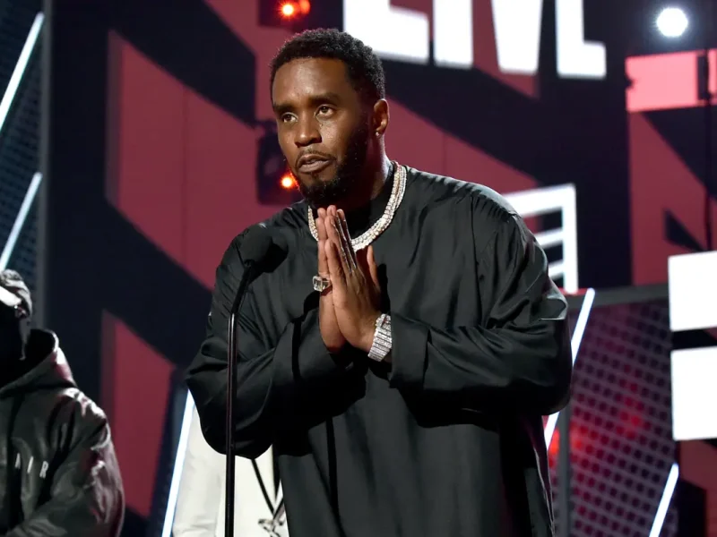 Sean Diddy Combs é levado de prisão em Nova Jersey a hospital após ferimento na cabeça