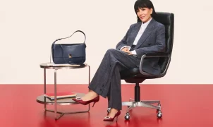 Kris Jenner estrela campanha de fim de ano da Ferragamo como diretora imaginária