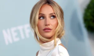 Alix Earle diz que usa apenas uma máscara de cílios: a Better Than Sex Waterproof, da Too Faced