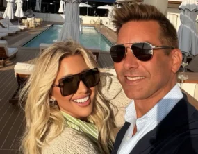 Savannah Chrisley e Jason Galanis se casaram em segredo nas Ilhas Cayman antes de anunciar noivado e gravidez