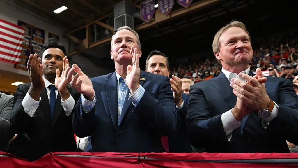 Jon Gruden faz discurso de vestiário em comício de Trump e endossa candidatura de Jon Husted em Ohio