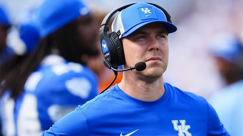 Pai do técnico Will Stein invade campo após virada de Kentucky sobre LSU na prorrogação