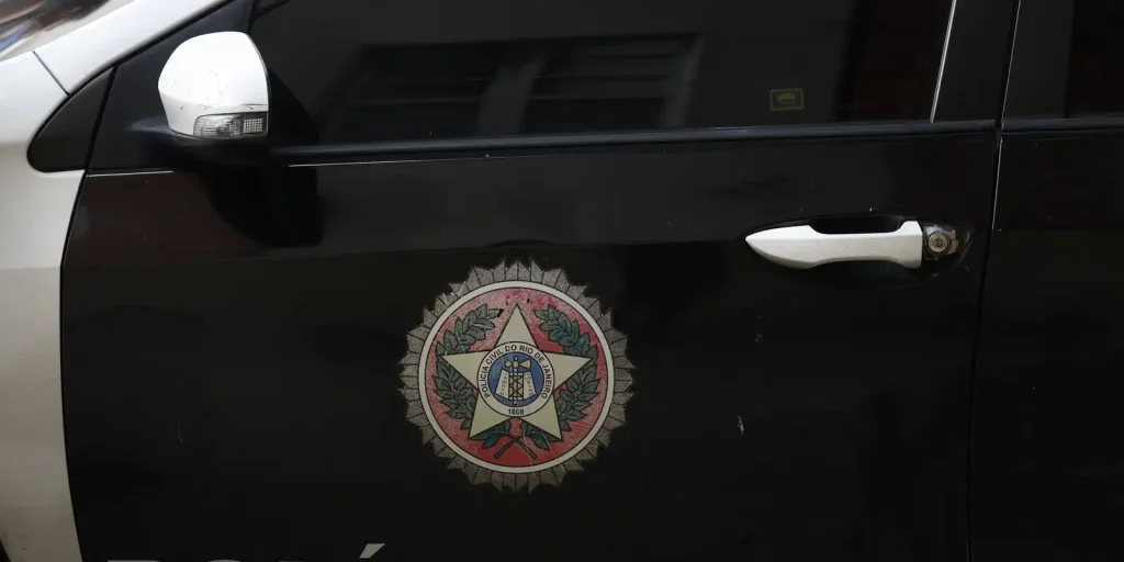Operação no Rio mira policiais suspeitos de ligação com o Comando Vermelho